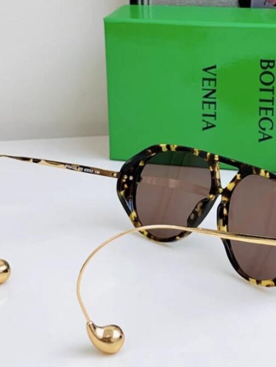 Bottega Veneta Tortoiseshell Frame Sunglasses - With Original Case